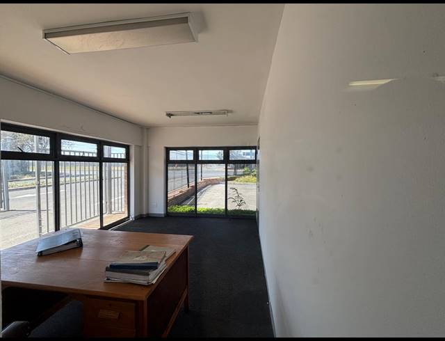 325M² WAREHOUSE TO LET IN AIRPORT INDUSTRIA